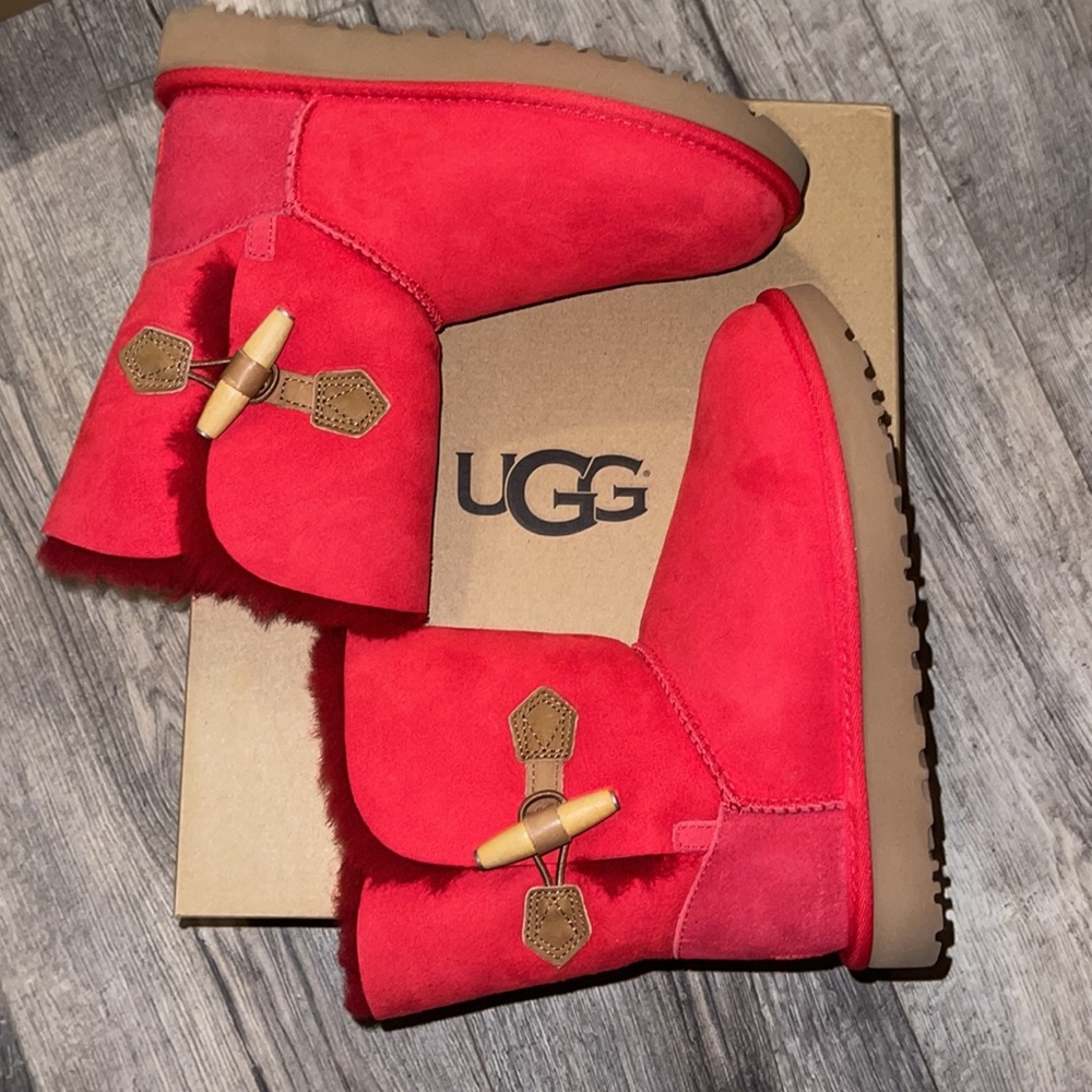 Womens size 5 ugg classic boots